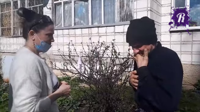 В Коми женщина через 24 года нашла отца, который жил недалеко от дома в подвале