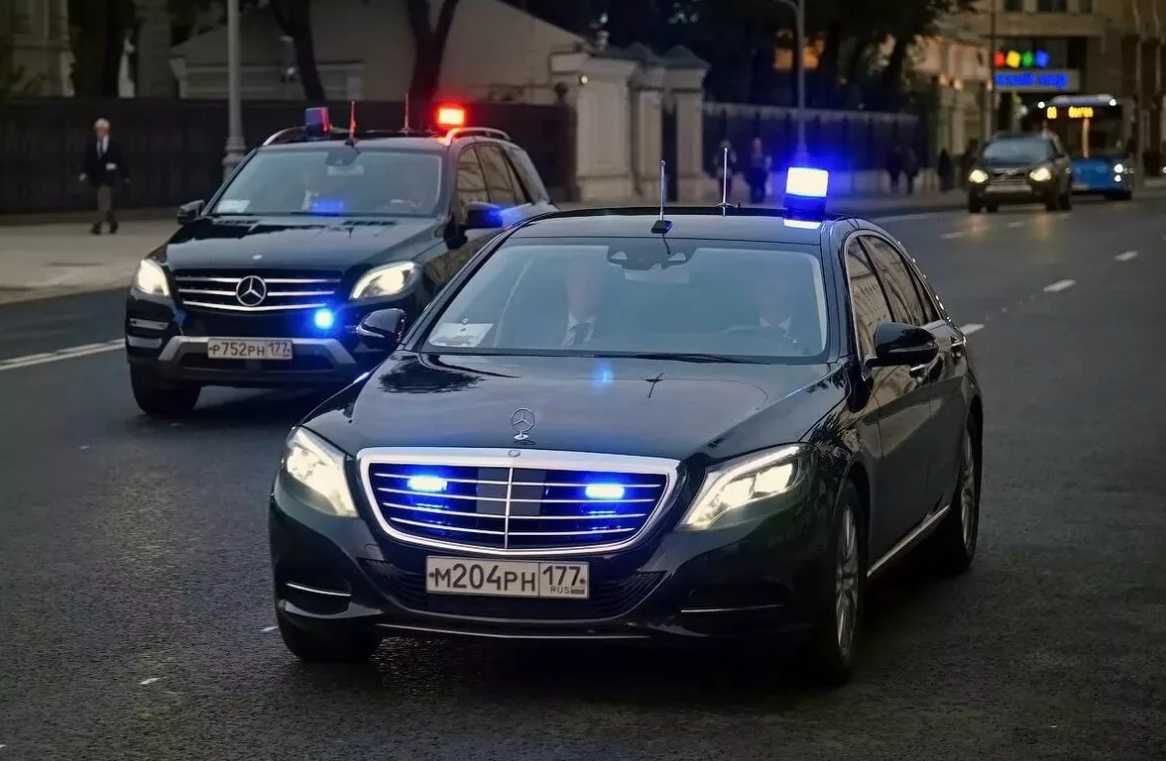 Автомобили ФСИН и судебных приставов оборудуют мигалками