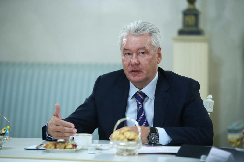 Чтобы обеспечить явку, мэрия Москвы накормит и оденет голосующих по поправкам