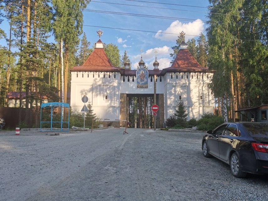 Отлученный от церкви священник захватил монастырь и посоветовал митрополиту 