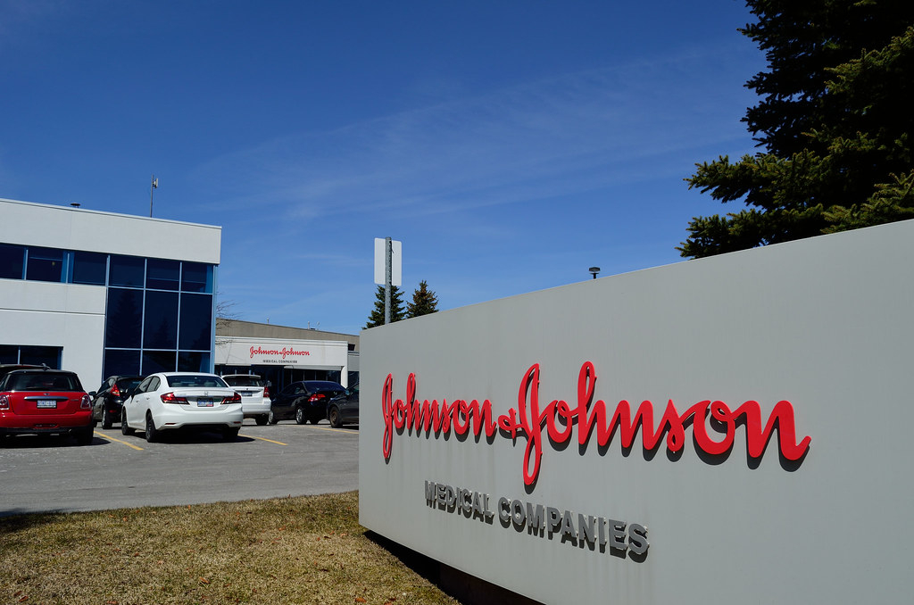 Johnson & Johnson перестанет выпускать косметику от темных пятен
