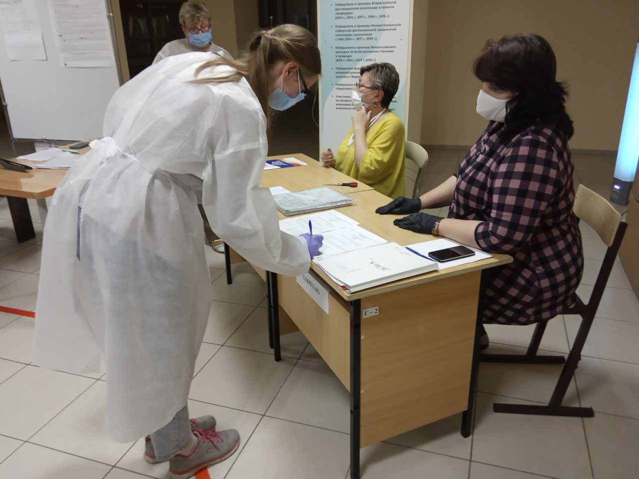 В Москве у главы избиркома во время голосования обнаружили ковид, но участок не закрыли