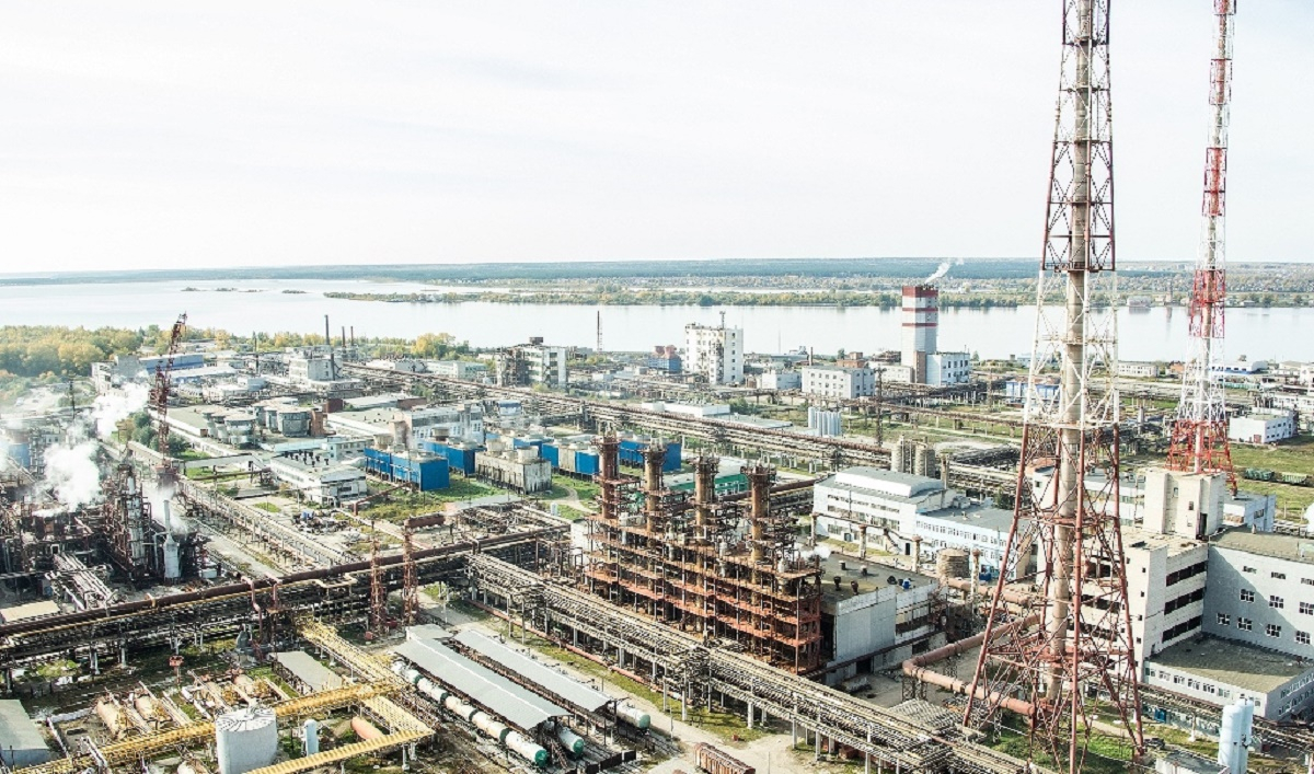 «Уралхим» приостанавливает работу филиала «Азот» в Березниках из-за загрязнения Камы
