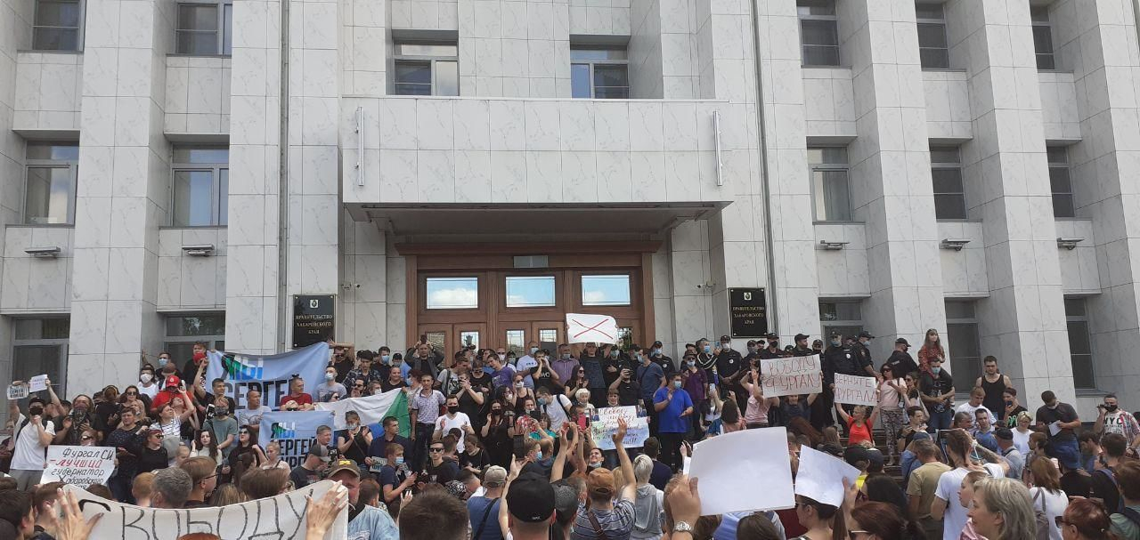 В Хабаровске проходит многотысячный митинг в поддержку арестованного Сергея Фургала