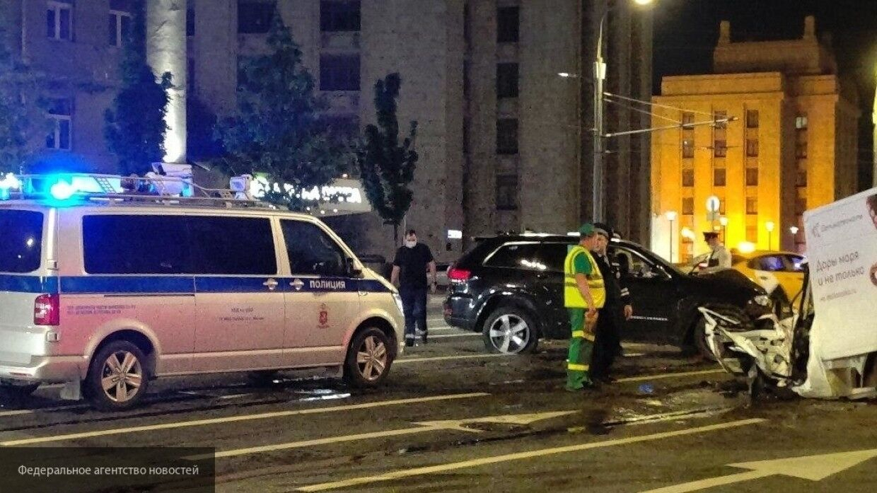 Гаишник рассказал, кто был за рулем во время оформления ДТП с Ефремовым