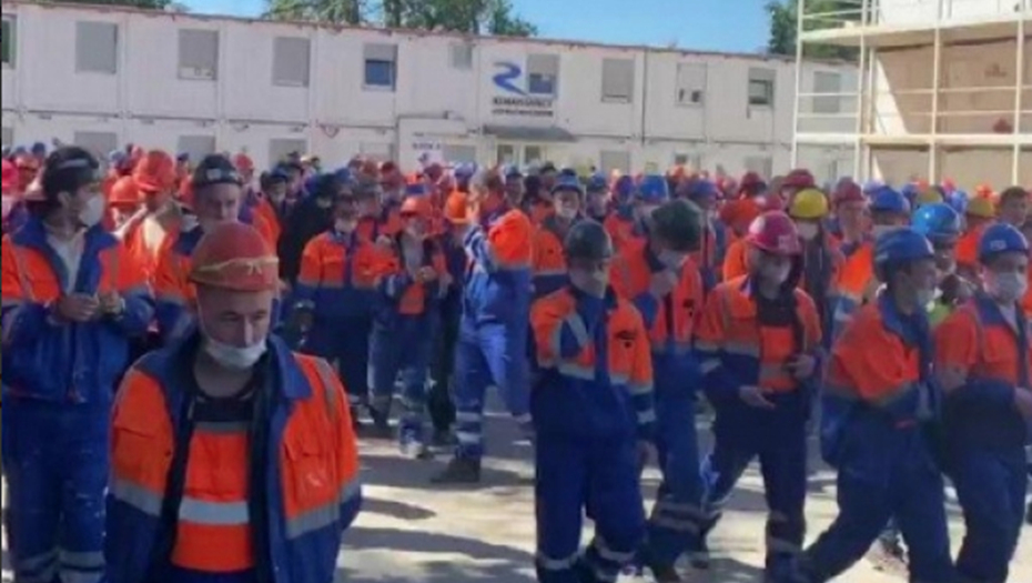 В Санкт-Петербурге больше сотни работников-мигрантов ГК 