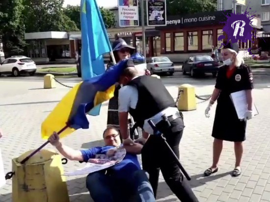 Уголовное дело в Ленобласти завели на мужчину, случайно сбившего кепку с полицейского