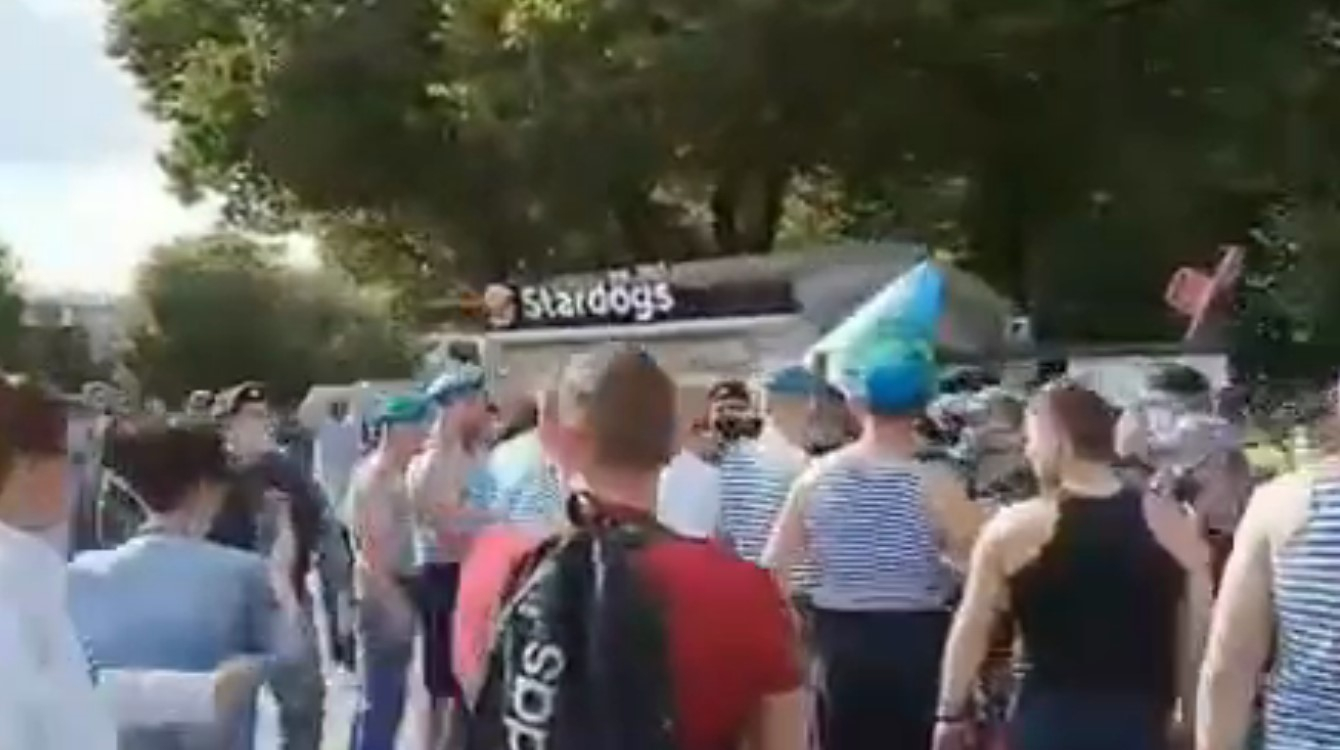 В Москве в Парке Горького подрались десантники и росгвардейцы