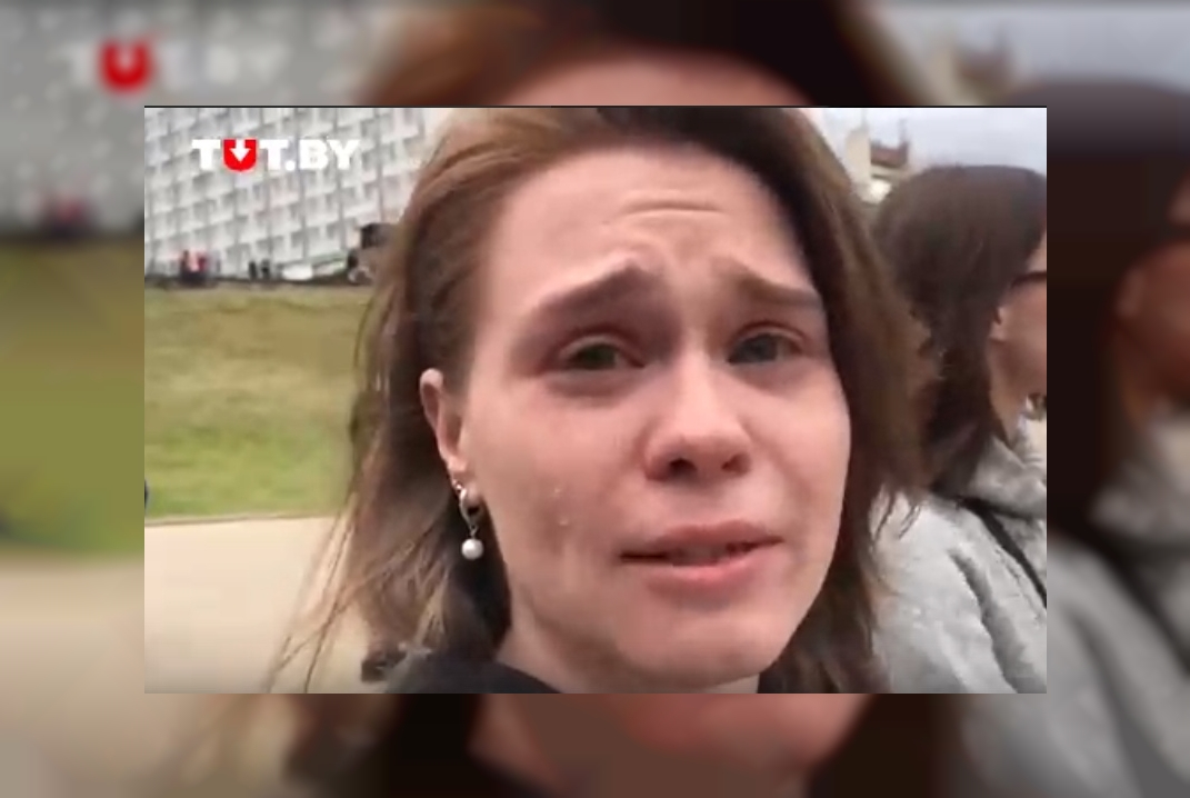 Видео: белоруска не смогла сдержать слез на мирном митинге