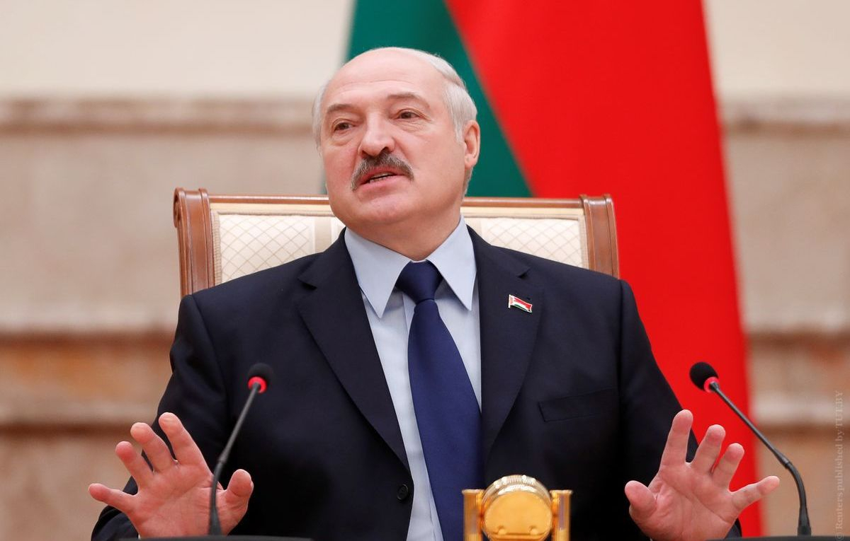 «Славяне - не славяне, можно сказать РУССКИЕ люди!»: Лукашенко призвал не бить лежачих