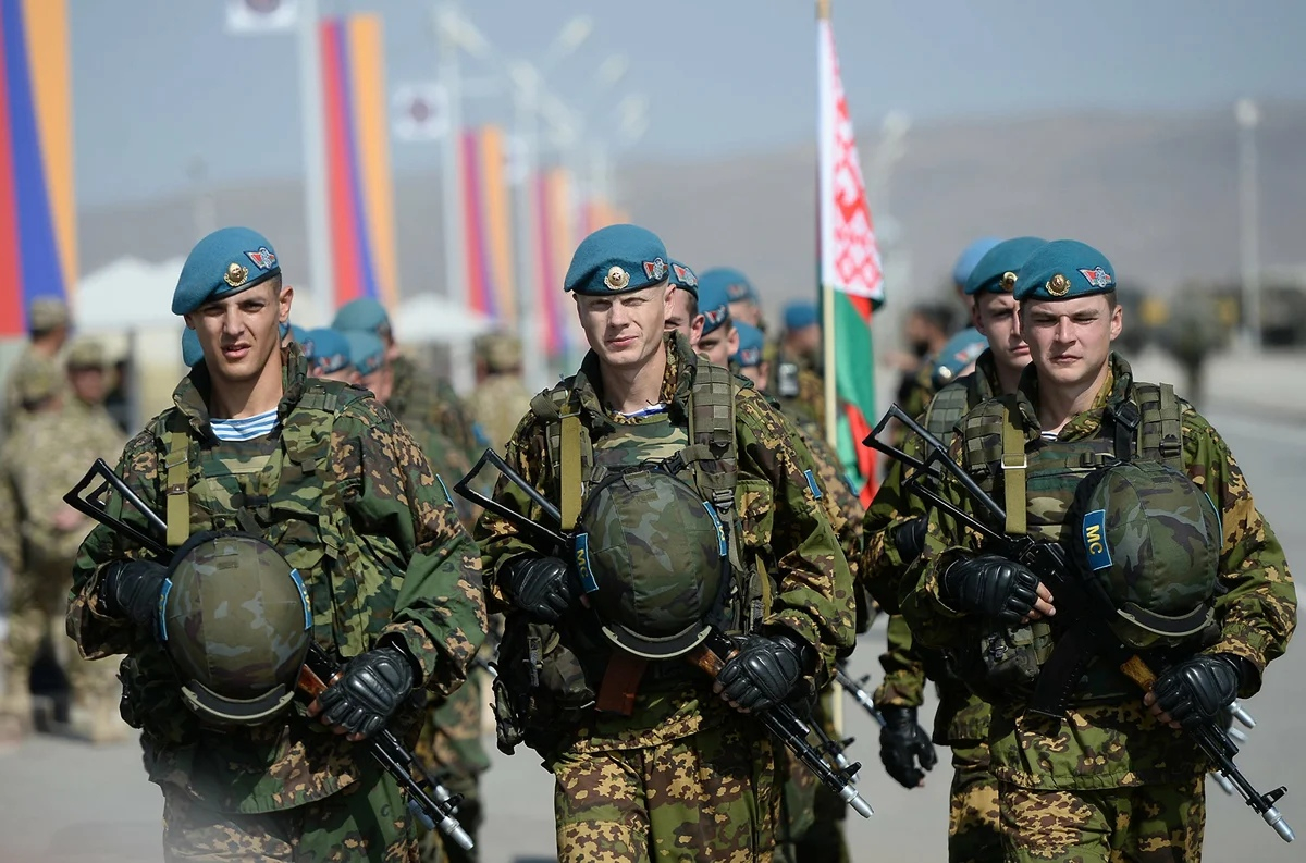 Белорусские военные готовы стрелять на поражение