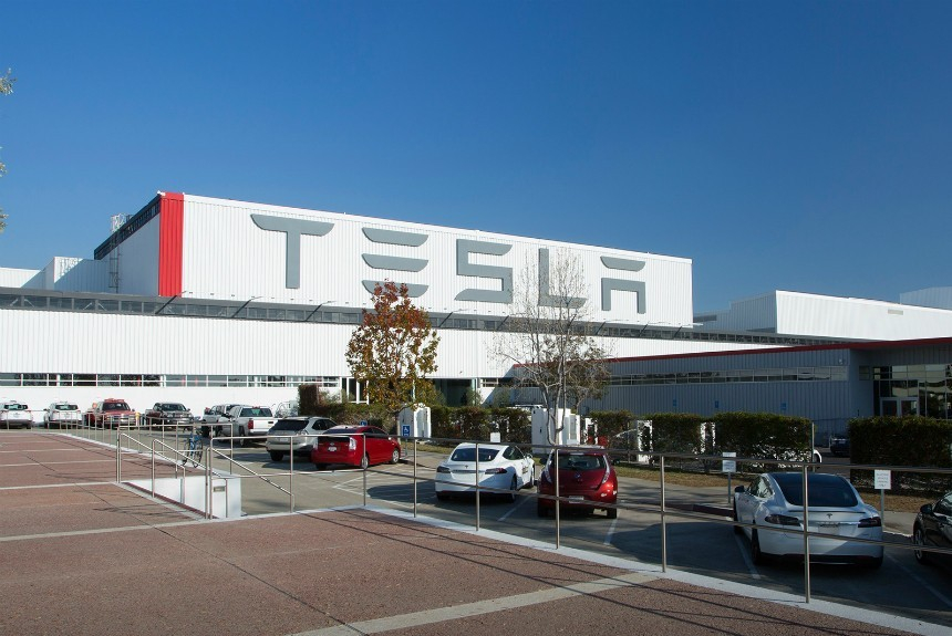 Сотрудник госбанка России собирался взломать Tesla