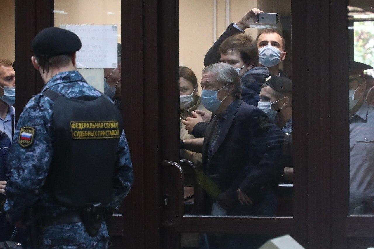 Ефремову вынесли приговор - 8 лет колонии общего режима