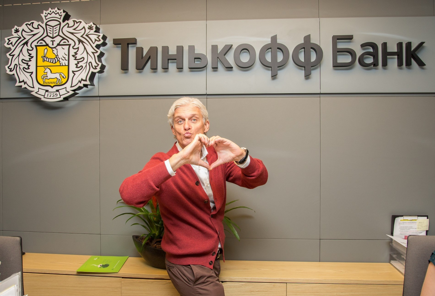 За несколько дней до официального подтверждения переговоров с «Яндексом», «Тинькофф» выпустил дополнительный тираж облигаций