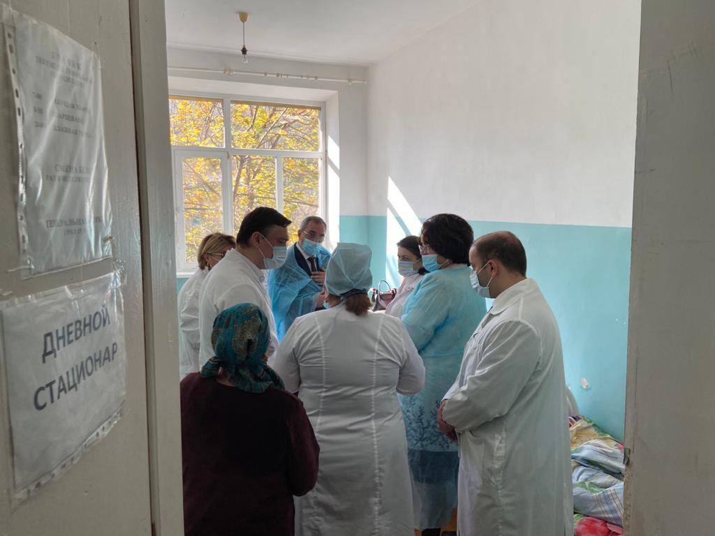 В детских садах Махачкалы 42 ребенка попали в больницы с отравлением