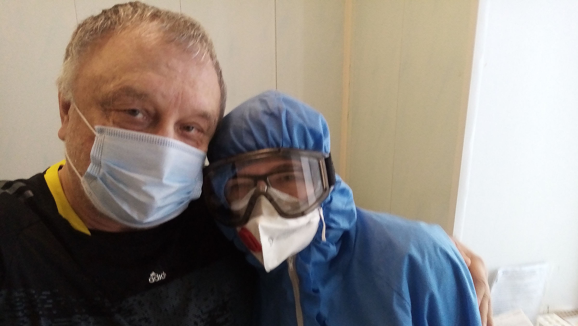 “Просыпаешься от мерзкого чувства, что ты умираешь”: больной COVID-19 журналист описал муки болезни