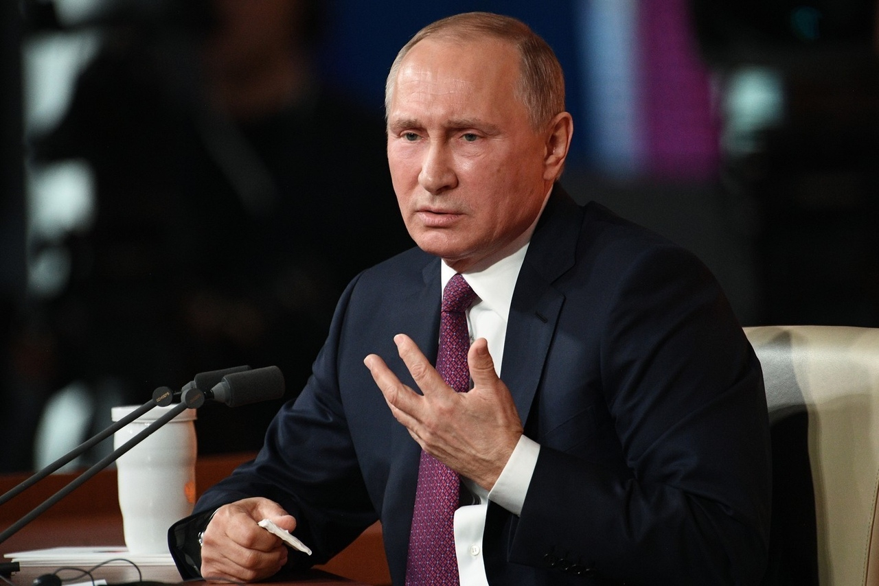Путин внёс в ГД поправки, разрешающие экс-президенту быть пожизненным сенатором