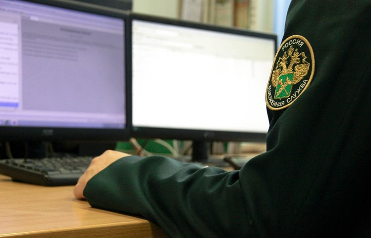 Таможенница по фамилии Бедная обвинялась во взяточничестве, но её спасли коллеги