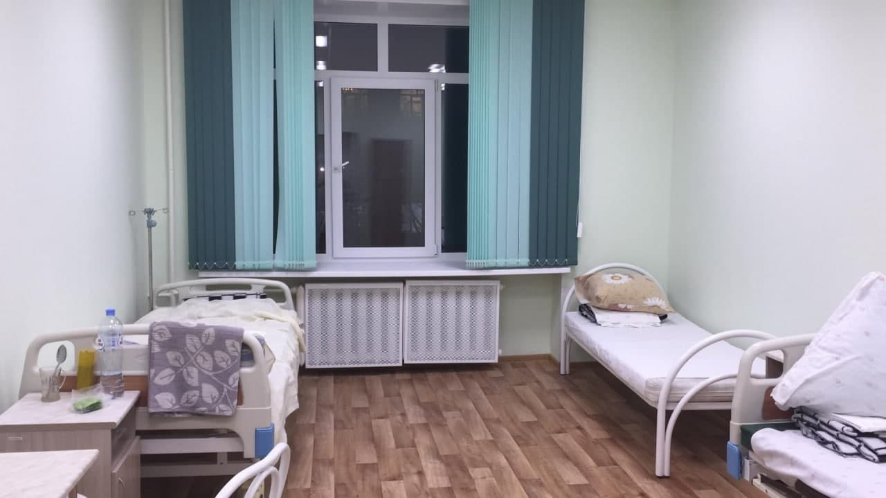 Под Волгоградом после визита медсестры пациента с COVID-19 нашли с ножевым ранением в груди