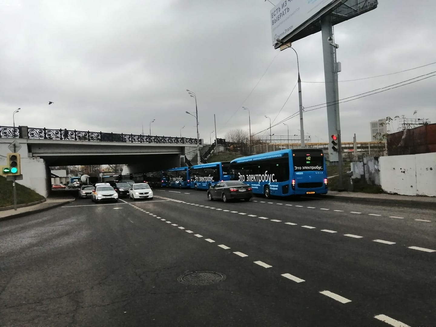 С первыми морозами в Москве остановились электробусы