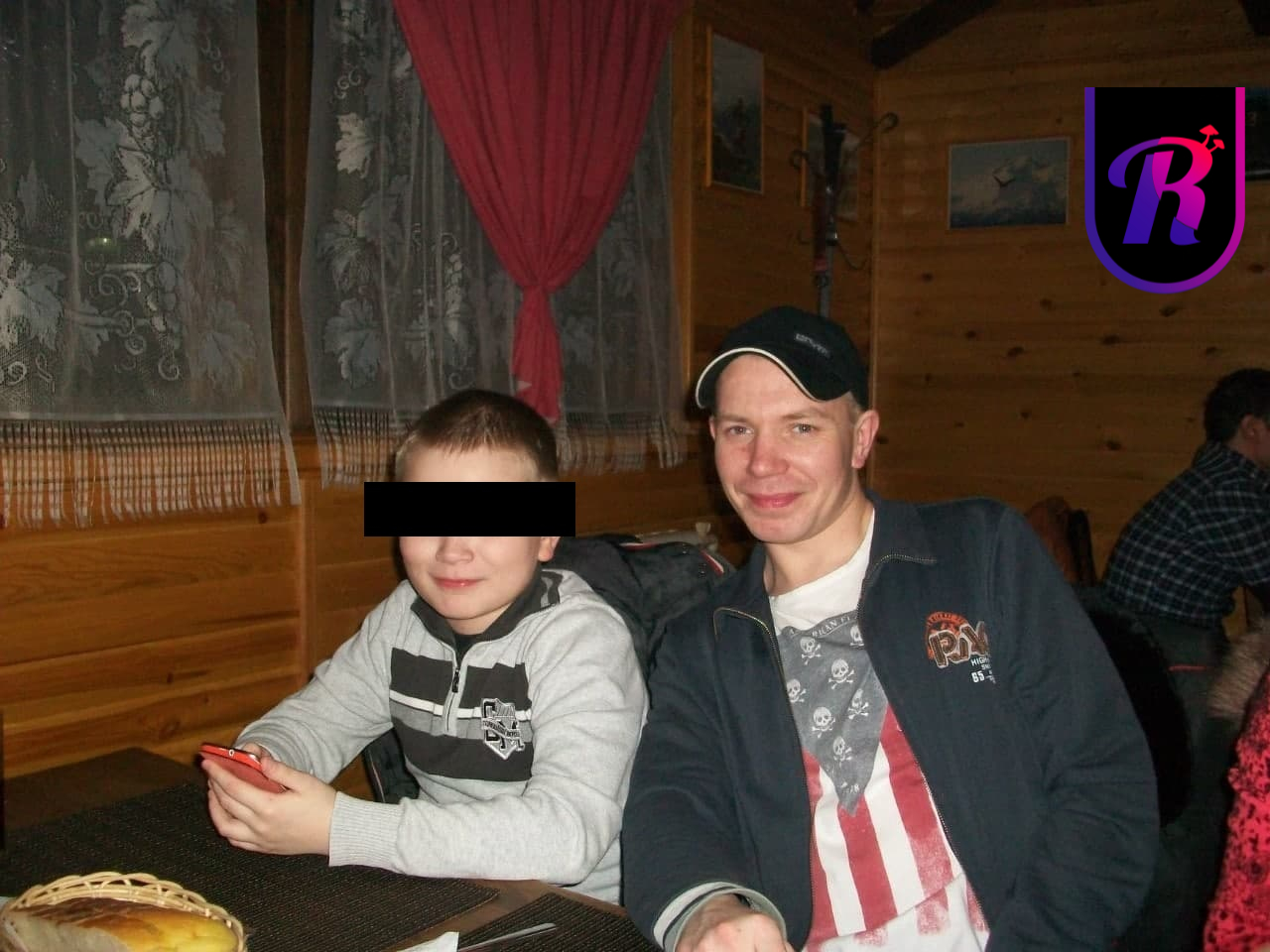 В Ленинградской области мужчина взял в заложники шестерых детей и угрожает убийством