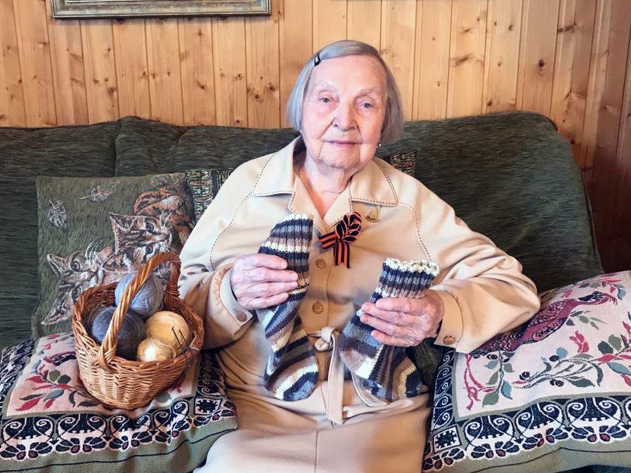 “За благодеяние”: 98-летняя ветеран собрала деньги для семей погибших от ковида врачей