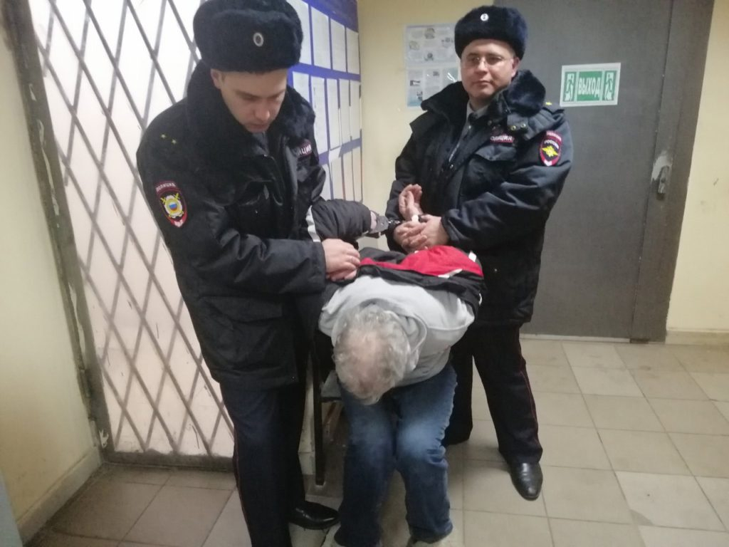 Педофил, сидевший за изнасилование, сбежал из психбольницы и надругался над ребёнком