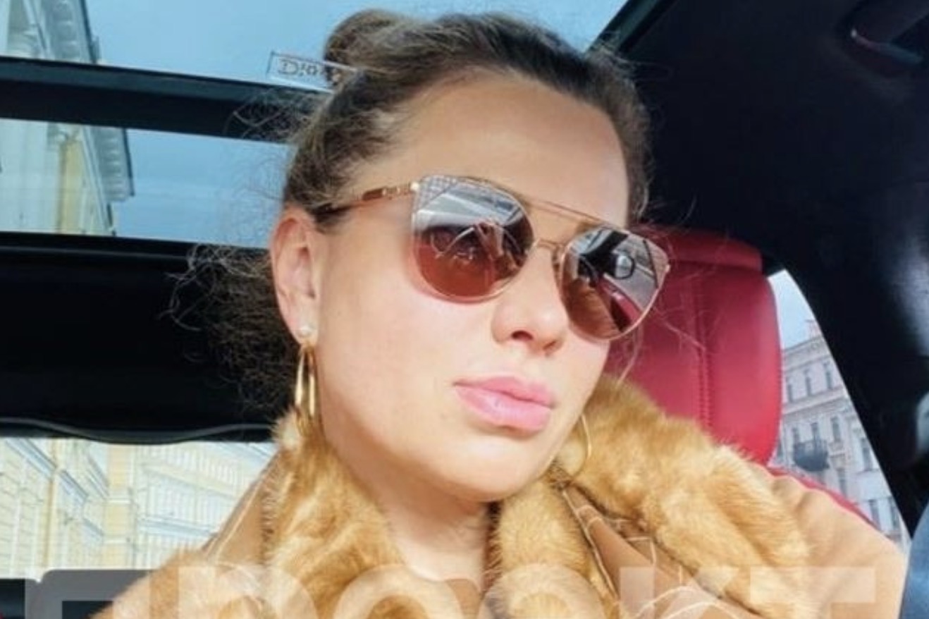 СМИ: Владимир Путин скрывает третью дочь, и ее мать – совладелица банка “Россия”