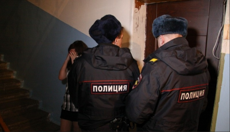 Жена подговорила полицейских подбросить мужу наркотики, чтобы избавиться от него