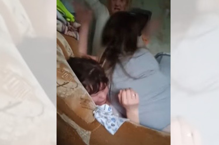 В Перми пара отправила в родительский чат видео с оргией при ребёнке