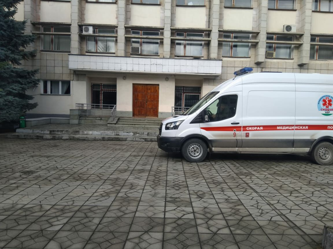 В Нальчике учитель стрелял из пистолета, чтобы оборониться от напавших на него учеников