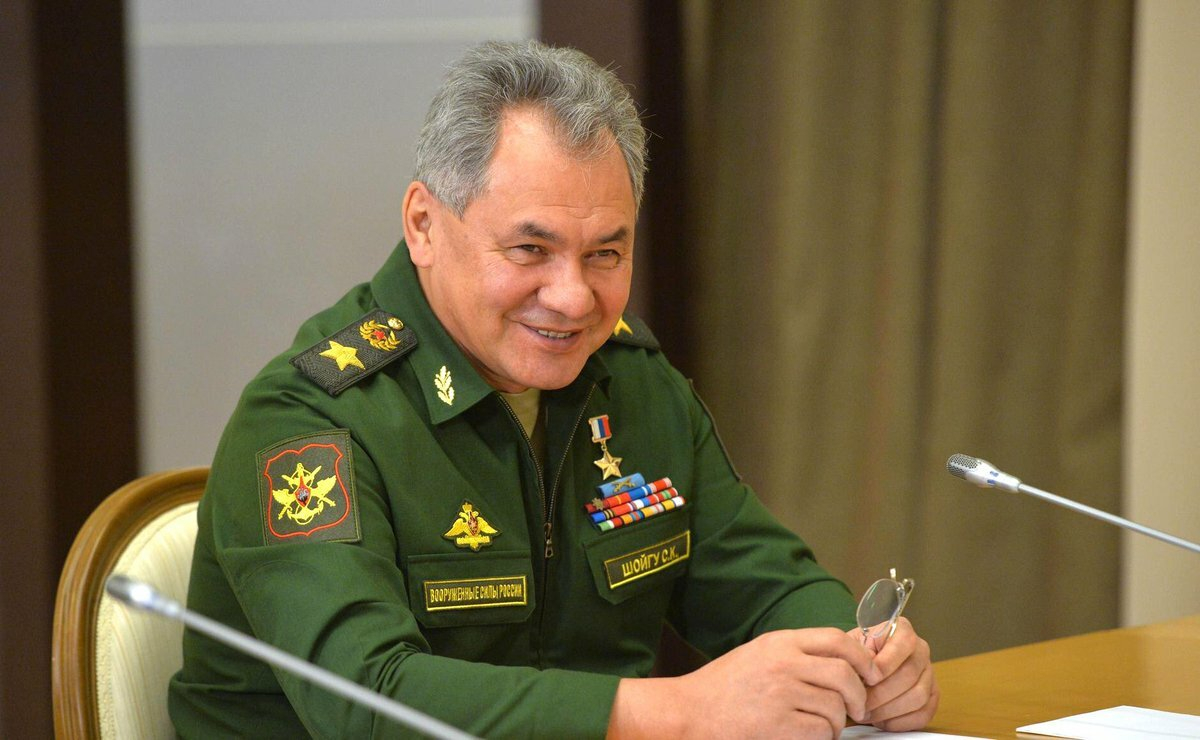 Военным купят автобус на 22 человека за 100 миллионов рублей
