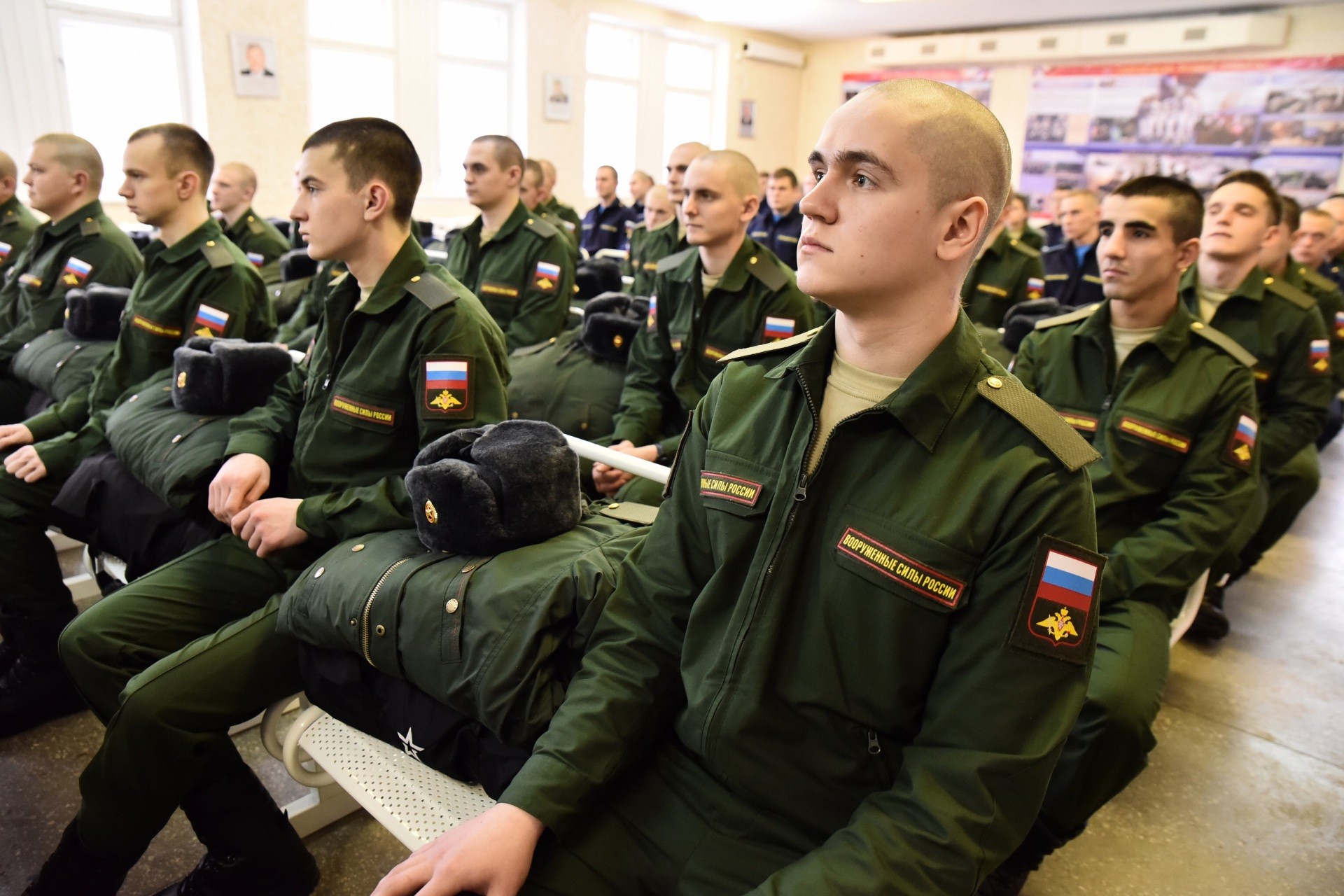 В московском военкомате призывник порезал вены, потому что его хотели отправить в армию одним днём