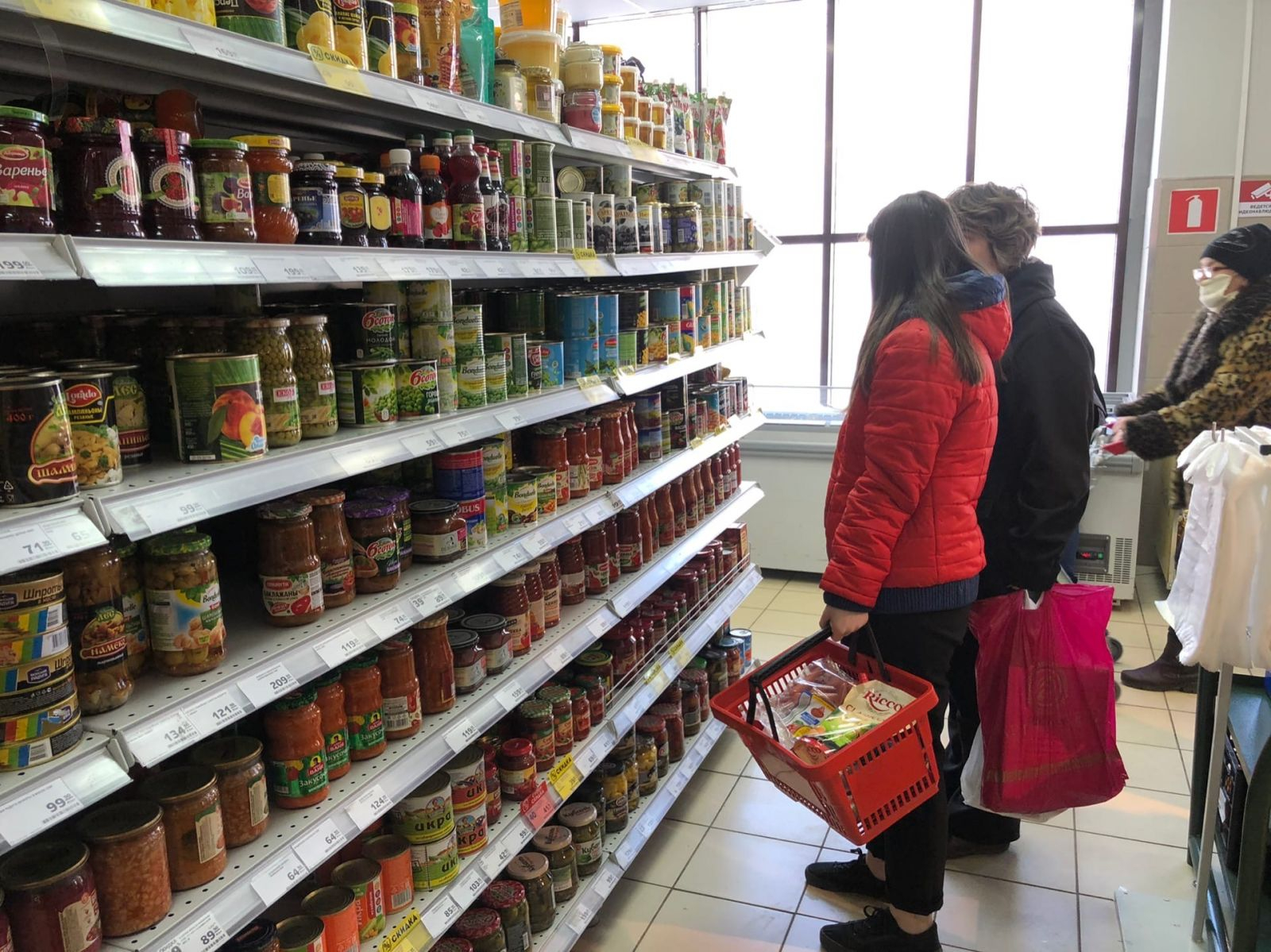 Названы самые опасные продукты питания