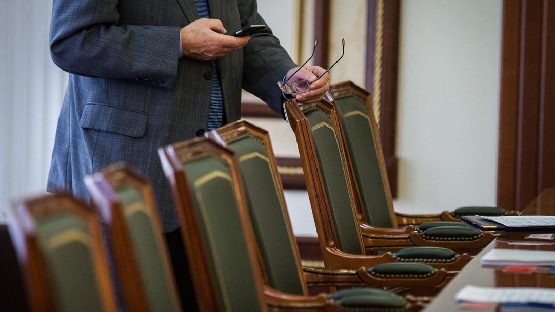 Чиновникам хотят разрешить нарушать антикоррупционные запреты в определённых случаях