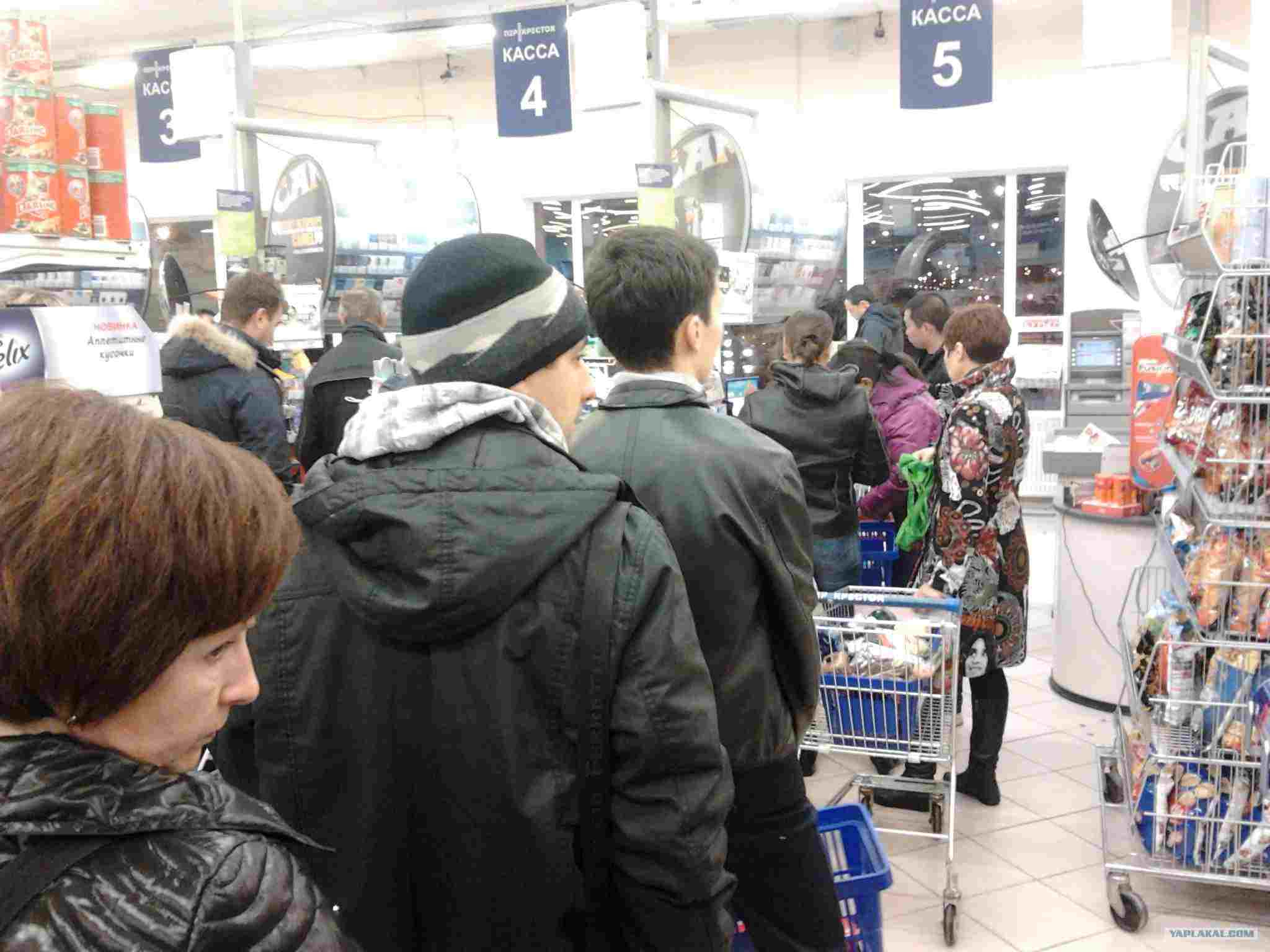 Для россиян хотят ввести продуктовые карточки