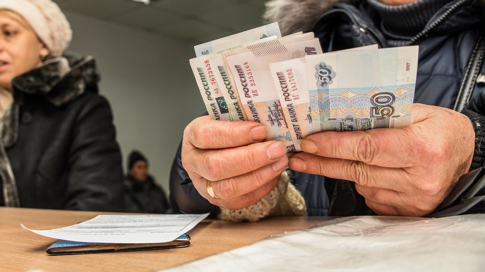Что делать пенсионеру, чтобы получить выплату 1000 рублей