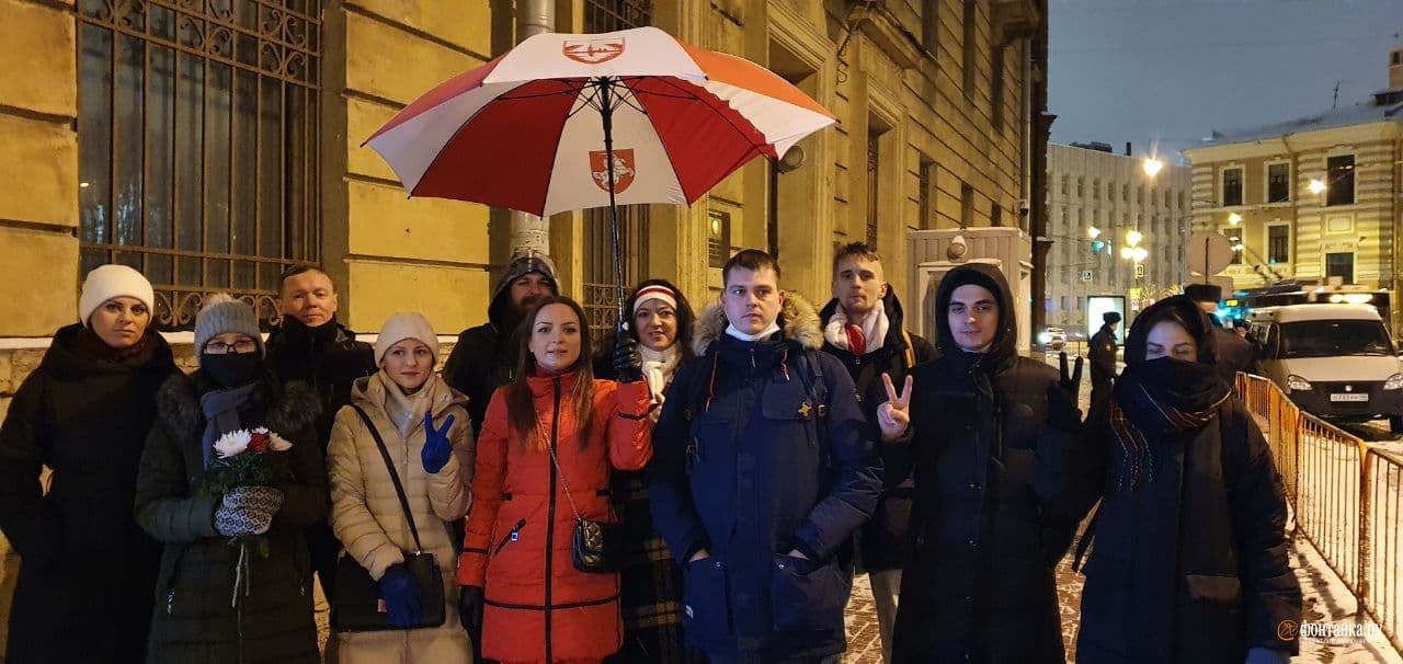 В Петербурге белорусов будут штрафовать за использование национальных флагов у посольства