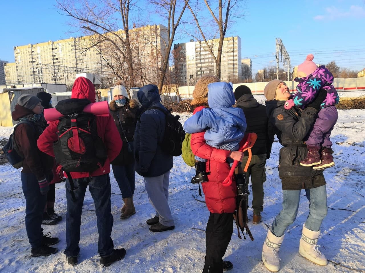 Москвичи, протестующие против вырубки сада, посаженного в память о ВОВ, перекрыли Кутузовский проспект