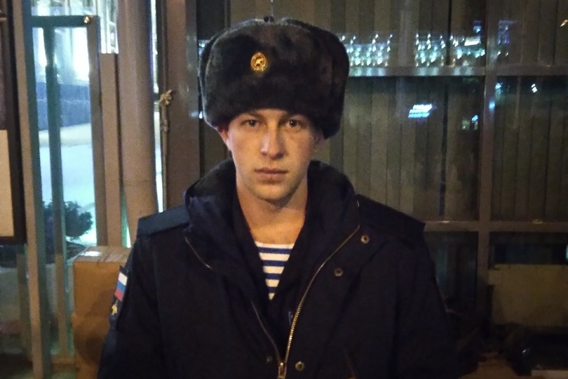 В Омске во время прыжка с парашютом погиб солдат-срочник