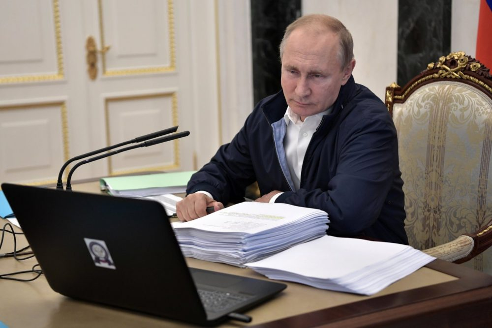 Путин подписал закон об ответных санкциях за цензуру против российских СМИ
