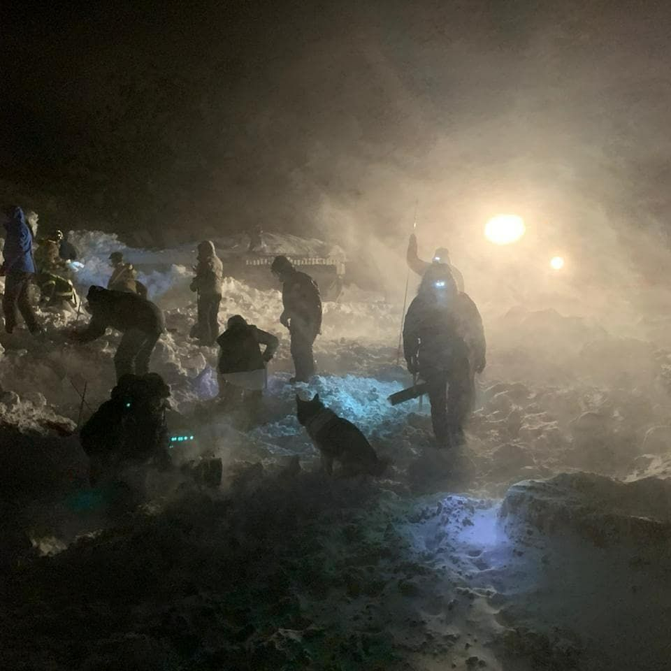 Лавина смела людей и дома на горнолыжной базе в Красноярском крае