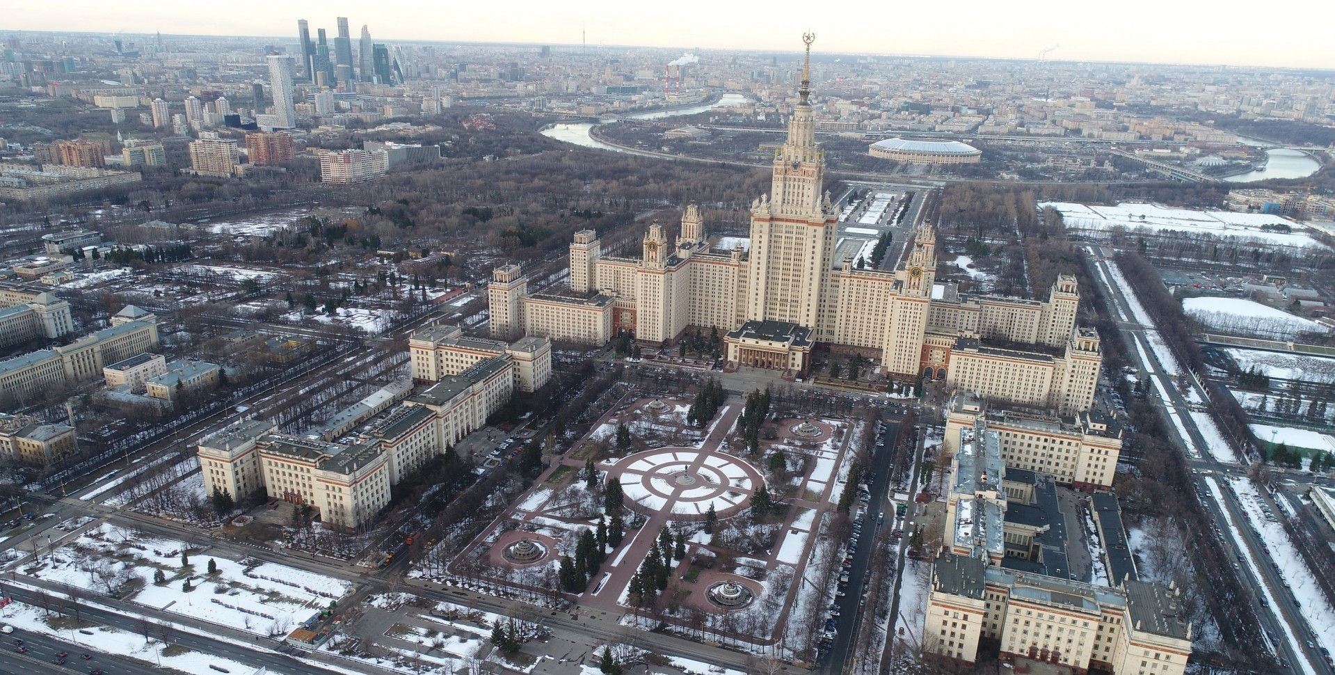 Мусор с территории МГУ, где построят НТЦ для дочери Путина, свозят под окна жителей деревни Чулково