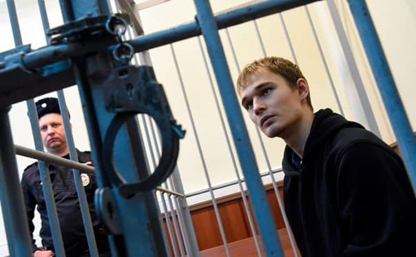 Аспиранту МГУ Азату Мифтахову, обвиняемому в поджоге офиса 