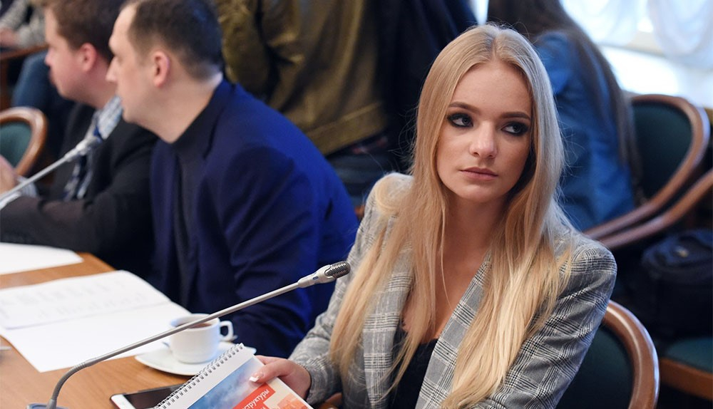 Компания дочери Пескова будет поставлять тесты на COVID