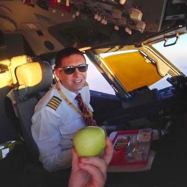 Пилота Nordwind затравили в сети из-за поста о Навальном