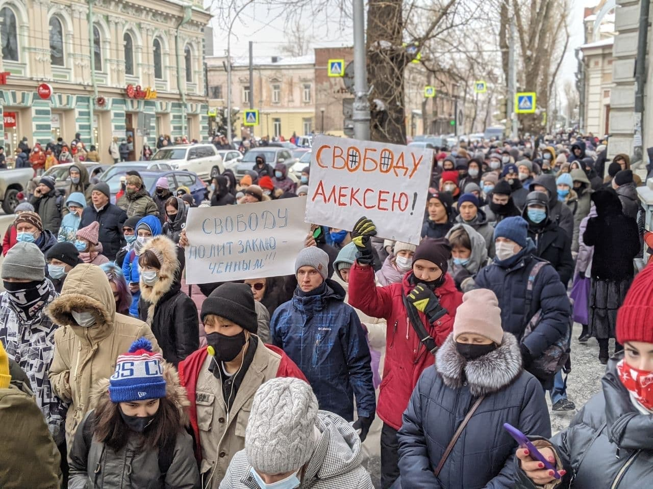 Количество задержанных на акциях протеста увеличилось почти до 240 человек