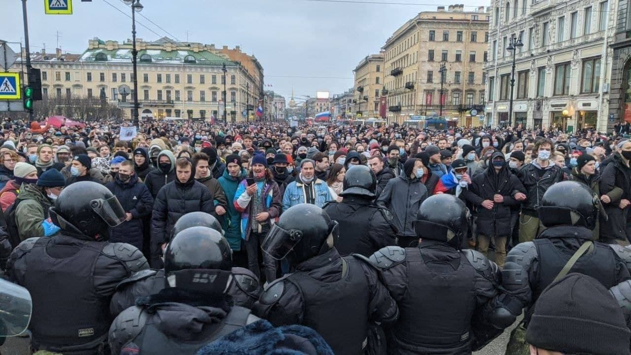 Первые уголовные дела после протестов возбудили из-за нападения на силовиков