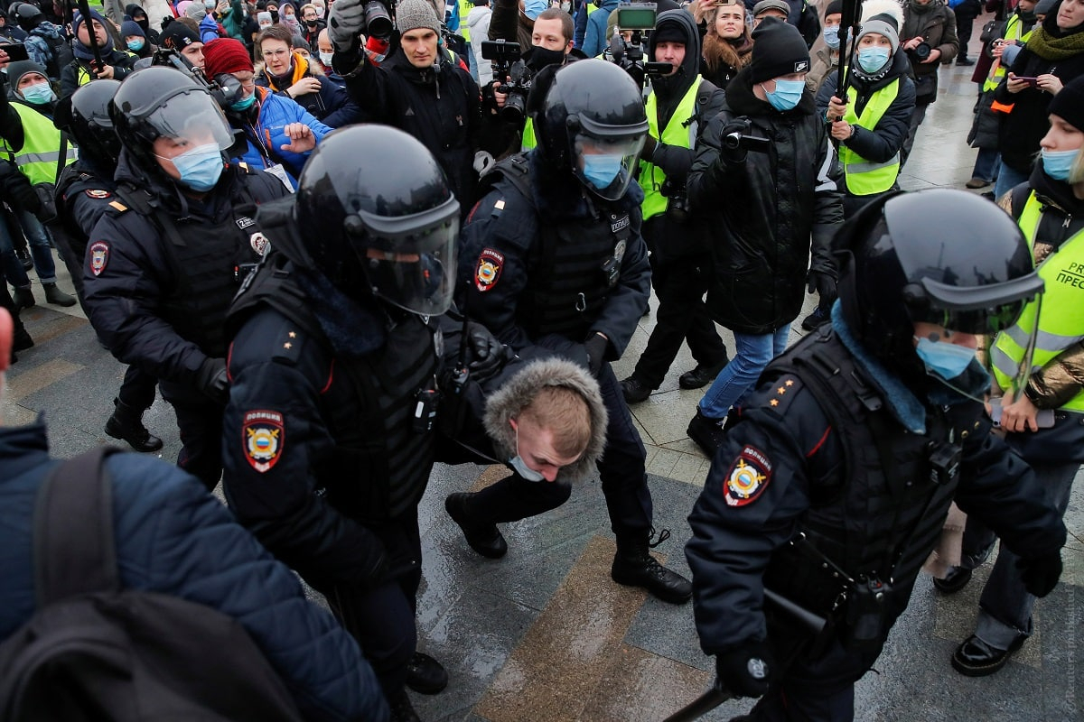 Журналисты, освещавшие акции протеста, пострадали от действий силовиков