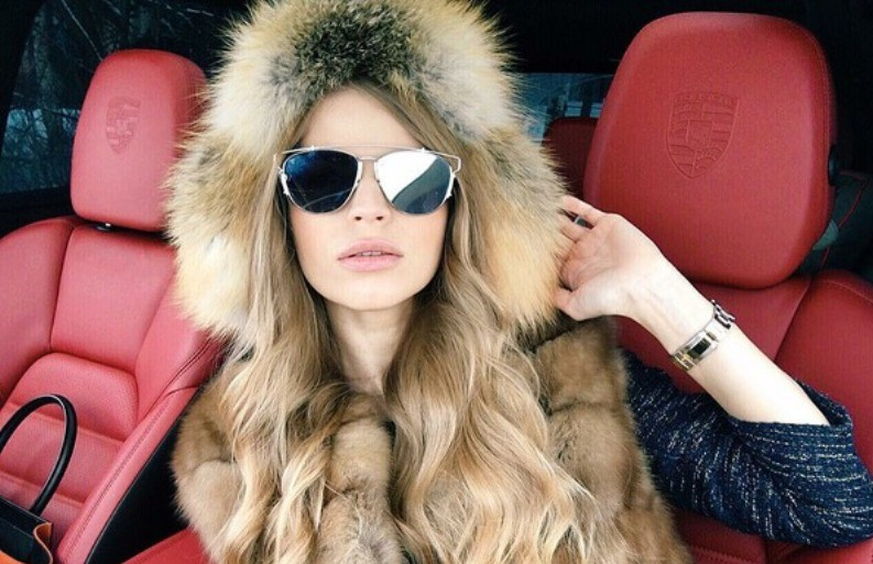 Тиктокерша рассказала о минусах авто за 15 миллионов, а россияне назвали ее “зажравшейся”